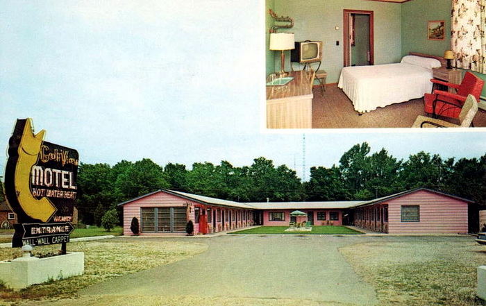 Coach House Inn (Golfview Motel) - Old Postcard